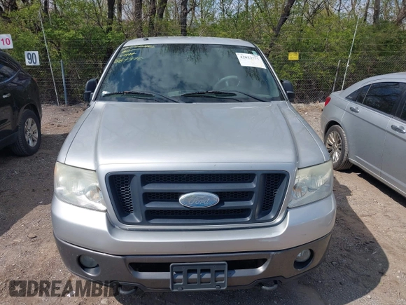 2006 Ford F-150 XLT z VIN 1FTPW14556KB61370, wystawiony jako IAAI lot #42022773 z przebiegiem 214 549 mil mil oraz . Historia ofert i sprzedaży dostępna na DreamBid. Obrazek 6.