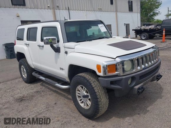 2006 Hummer H3 with VIN 5GTDN136468183933, listed as a IAAI auction lot 42109785 with 181,701 mi miles. Bid and sale history available at carsss.com. Image 1.