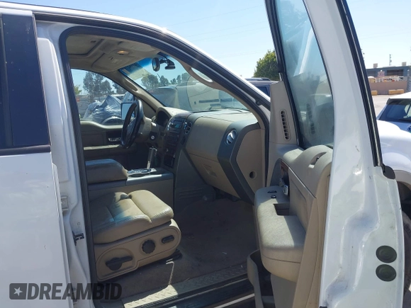 2005 Ford F-150 XLT z VIN 1FTPW14525KC61361, wystawiony jako IAAI lot #42482768 z przebiegiem 260 649 mil mil oraz . Historia ofert i sprzedaży dostępna na DreamBid. Obrazek 5.