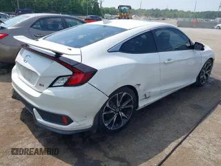 2018 Honda Civic Si z VIN 2HGFC3A54JH755941, wystawiony jako IAAI lot #42269677 z przebiegiem 99 627 mil mil oraz . Historia ofert i sprzedaży dostępna na DreamBid. Obrazek 4.