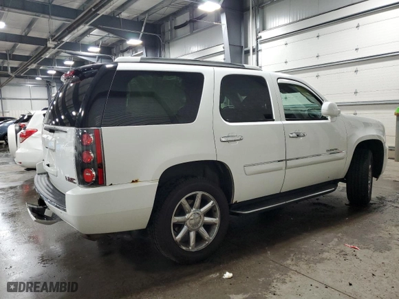 2007 GMC Yukon Denali with VIN 1GKFK63827J252365, listed as a Copart auction lot 71965744 with 177,332 mi miles and Salvage Title. Bid and sale history available at carsss.com. Image 3.