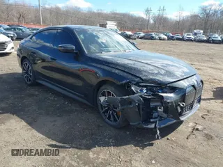 2024 BMW i4 xDrive40 z VIN WBY83FB04RFT19615, wystawiony jako IAAI lot #41679918 z przebiegiem 3 883 mil mil oraz . Historia ofert i sprzedaży dostępna na DreamBid. Obrazek 1.