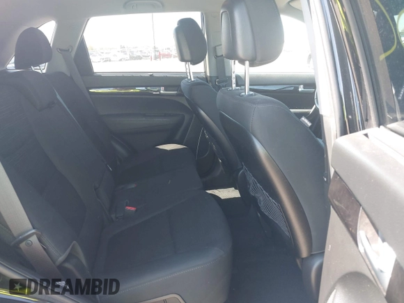 2015 Kia Sorento LX with VIN 5XYKTCA62FG562425, listed as a IAAI auction lot 42148462 with 158,170 mi miles. Bid and sale history available at carsss.com. Image 8.