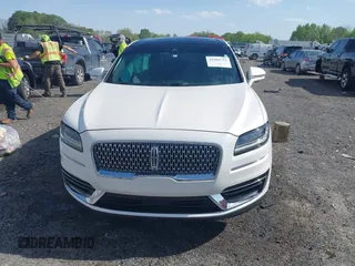 2019 Lincoln Nautilus Reserve z VIN 2LMPJ8L98KBL14453, wystawiony jako IAAI lot #41984751 z przebiegiem 56 064 mil mil oraz . Historia ofert i sprzedaży dostępna na DreamBid. Obrazek 12.