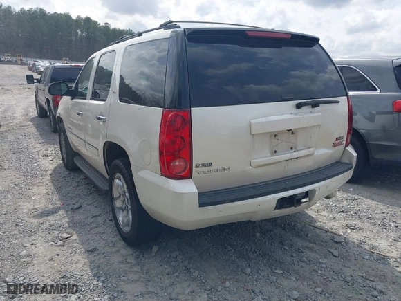 2009 GMC Yukon SLT w/4SB with VIN 1GKFC33059R272099, listed as a IAAI auction lot 41802785 with 240,081 mi miles. Bid and sale history available at carsss.com. Image 3.
