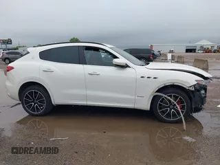 2018 Maserati Levante S GranSport z VIN ZN661YUS5JX301985, wystawiony jako IAAI lot #42180610 z przebiegiem 61 795 mil mil oraz . Historia ofert i sprzedaży dostępna na DreamBid. Obrazek 14.