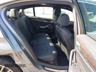 2023 BMW 5 Series 530e z VIN WBA13AG00PCM10164, wystawiony jako IAAI lot #42406603 z przebiegiem 26 770 mil mil oraz . Historia ofert i sprzedaży dostępna na DreamBid. Obrazek 8.