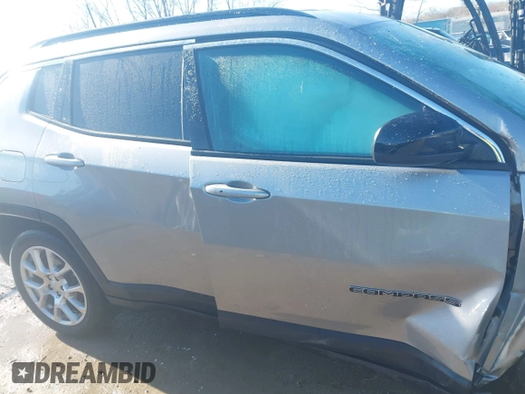 2023 Jeep Compass Latitude Lux z VIN 3C4NJDFN4PT530739, wystawiony jako IAAI lot #42038351 z przebiegiem 32 574 mil mil oraz . Historia ofert i sprzedaży dostępna na DreamBid. Obrazek 14.