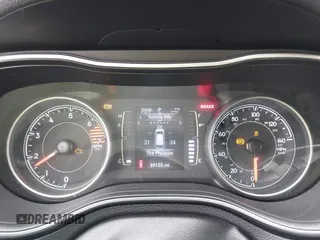 2019 Jeep Cherokee Latitude z VIN 1C4PJLCB8KD145129, wystawiony jako IAAI lot #42291722 z przebiegiem 89 155 mil mil oraz . Historia ofert i sprzedaży dostępna na DreamBid. Obrazek 7.