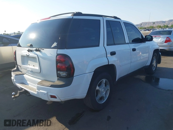 2006 Chevrolet TrailBlazer LS with VIN 1GNDT13S762342786, listed as a IAAI auction lot 39932194 with 288,370 mi miles and . Bid and sale history available at DreamBid. Image 4.