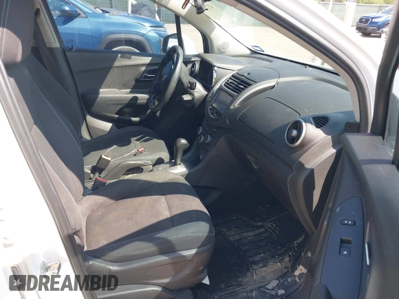 2016 Chevrolet Trax LS z VIN 3GNCJKSB0GL259709, wystawiony jako IAAI lot #42378736 z przebiegiem 114 054 mil mil oraz . Historia ofert i sprzedaży dostępna na DreamBid. Obrazek 5.