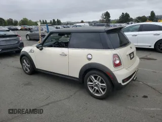 2011 MINI Hardtop S z VIN WMWSV3C59BTY15847, wystawiony jako Copart lot #55904795 z przebiegiem 114 146 mil mil oraz Szkoda całkowita • Salvage title. Historia ofert i sprzedaży dostępna na DreamBid. Obrazek 2.