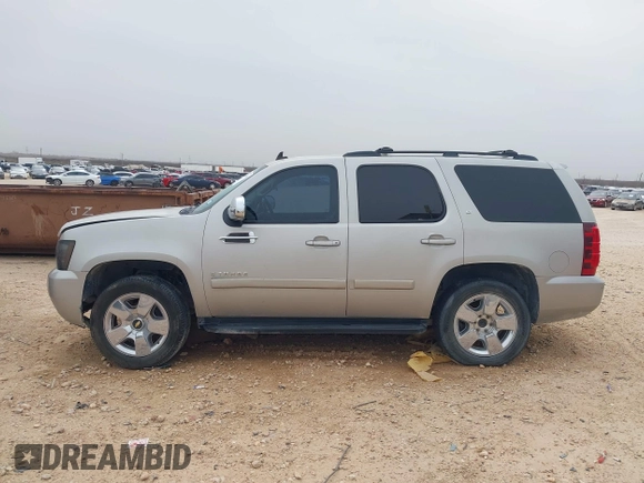 2009 Chevrolet Tahoe 2LT z VIN 1GNFC23039R152640, wystawiony jako IAAI lot #41372840 z przebiegiem 273 428 mil mil oraz . Historia ofert i sprzedaży dostępna na DreamBid. Obrazek 14.