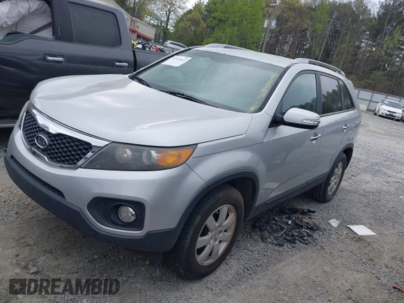 2011 Kia Sorento EX with VIN 5XYKU3A13BG032427, listed as a IAAI auction lot 41930043 with 301,883 mi miles. Bid and sale history available at carsss.com. Image 2.