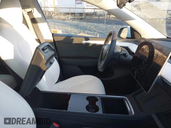 2024 Tesla Model Y с VIN 7SAYGDED5RF010087, выставлен на аукционе IAAI как лот 41312466 с пробегом Не указан миль и . История ставок и продаж доступна на DreamBid. Изображение 5.
