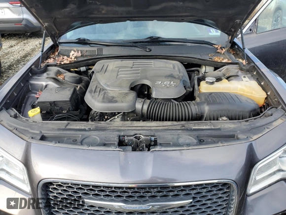 2015 Chrysler 300 Limited with VIN 2C3CCARG2FH803363, listed as a Copart auction lot 44330015 with 98,261 mi miles and Salvage Title. Bid and sale history available at carsss.com. Image 11.