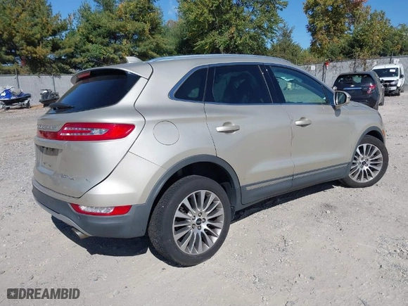 2017 Lincoln MKC Reserve with VIN 5LMCJ3D95HUL49317, listed as a IAAI auction lot 40549040 with 80,414 mi miles. Bid and sale history available at carsss.com. Image 4.
