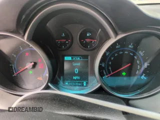 2015 Chevrolet Cruze LS z VIN 1G1PA5SHXF7151982, wystawiony jako Copart lot #54797185 z przebiegiem 137 278 mil mil oraz Szkoda całkowita • Salvage title. Historia ofert i sprzedaży dostępna na DreamBid. Obrazek 9.
