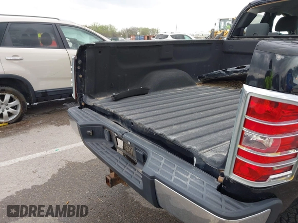 2009 Chevrolet Silverado 1500 LT with VIN 1GCEK29079Z199152, listed as a IAAI auction lot 41934658 with 129,864 mi miles. Bid and sale history available at carsss.com. Image 6.