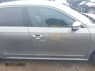 2015 Volkswagen Passat SEL Premium z VIN 1VWCV7A39FC076059, wystawiony jako IAAI lot #42067109 z przebiegiem 161 850 mil mil oraz . Historia ofert i sprzedaży dostępna na DreamBid. Obrazek 14.