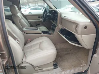 2003 GMC Yukon SLT with VIN 1GKEC13T73R126739, listed as a IAAI auction lot 41361906 with 166,748 mi miles. Bid and sale history available at carsss.com. Image 5.
