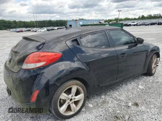 2014 Hyundai Veloster z VIN KMHTC6AD3EU198500, wystawiony jako Copart lot #56943915 z przebiegiem 118 173 mil mil oraz Tytuł czysty. Historia ofert i sprzedaży dostępna na DreamBid. Obrazek 3.