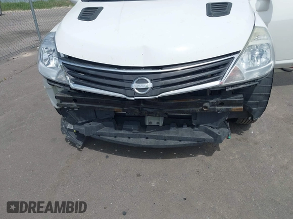 2010 Nissan Versa S z VIN 3N1BC1CP7AL457734, wystawiony jako IAAI lot #42418882 z przebiegiem 194 207 mil mil oraz . Historia ofert i sprzedaży dostępna na DreamBid. Obrazek 6.