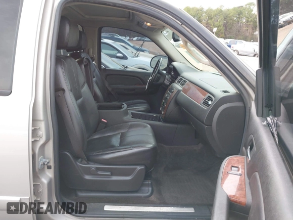 2007 Chevrolet Suburban LTZ with VIN 3GNFK16397G242438, listed as a IAAI auction lot 41096147 with 206,528 mi miles and . Bid and sale history available at DreamBid. Image 5.