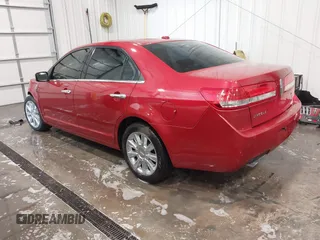 2011 Lincoln MKZ z VIN 3LNHL2GC7BR752038, wystawiony jako IAAI lot #41731713 z przebiegiem 139 935 mil mil oraz . Historia ofert i sprzedaży dostępna na DreamBid. Obrazek 3.