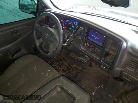 2005 Chevrolet Silverado 1500 Work Truck z VIN 1GCEC14X55Z234955, wystawiony jako Copart lot #58243335 z przebiegiem 311 753 mil mil oraz Szkoda całkowita • Salvage title. Historia ofert i sprzedaży dostępna na DreamBid. Obrazek 8.