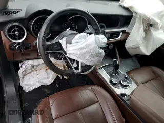 2018 Alfa Romeo Stelvio Sport z VIN ZASFAKPNXJ7B90958, wystawiony jako Copart lot #46043215 z przebiegiem Nie podano mil oraz Szkody całkowita. Historia ofert i sprzedaży dostępna na DreamBid. Obrazek 8.
