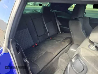 2019 Dodge Challenger R/T z VIN 2C3CDZBT7KH743559, wystawiony jako Copart lot #57719175 z przebiegiem 48 434 mil mil oraz Szkoda całkowita • Salvage title. Historia ofert i sprzedaży dostępna na DreamBid. Obrazek 6.