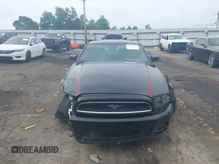 2014 Ford Mustang V6 z VIN 1ZVBP8AM0E5218029, wystawiony jako IAAI lot #42296906 z przebiegiem 170 454 mil mil oraz . Historia ofert i sprzedaży dostępna na DreamBid. Obrazek 12.