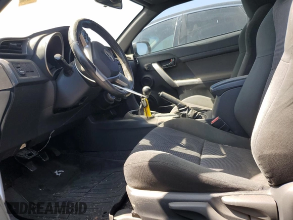 2012 Scion tC z VIN JTKJF5C75C3036478, wystawiony jako Copart lot #53190045 z przebiegiem 140 592 mil mil oraz Czysty tytuł • Clean title. Historia ofert i sprzedaży dostępna na DreamBid. Obrazek 7.