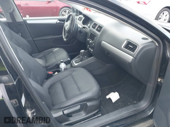 2011 Volkswagen Jetta SEL z VIN 3VWLZ7AJ2BM349306, wystawiony jako IAAI lot #38222989 z przebiegiem 198 462 mil mil oraz . Historia ofert i sprzedaży dostępna na DreamBid. Obrazek 5.