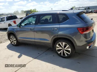2024 Volkswagen Taos SE z VIN 3VVSX7B20RM012706, wystawiony jako Copart lot #55919195 z przebiegiem 47 610 mil mil oraz Tytuł czysty. Historia ofert i sprzedaży dostępna na DreamBid. Obrazek 2.