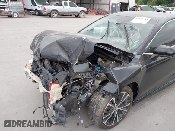 2020 Toyota Camry SE with VIN 4T1G11AK9LU946138, listed as a IAAI auction lot 42052004 with 99,583 mi miles. Bid and sale history available at carsss.com. Image 17.