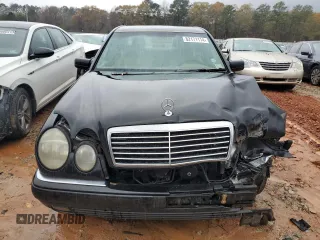 1998 Mercedes-Benz E 320 with VIN WDBJF25F0WA684027, listed as a Copart auction lot 82171114 with 259,427 mi miles and Salvage Title. Bid and sale history available at DreamBid. Image 5.
