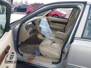 2008 Mercury Grand Marquis LS z VIN 2MEFM75V78X657966, wystawiony jako IAAI lot #41802080 z przebiegiem 113 846 mil mil oraz . Historia ofert i sprzedaży dostępna na DreamBid. Obrazek 5.
