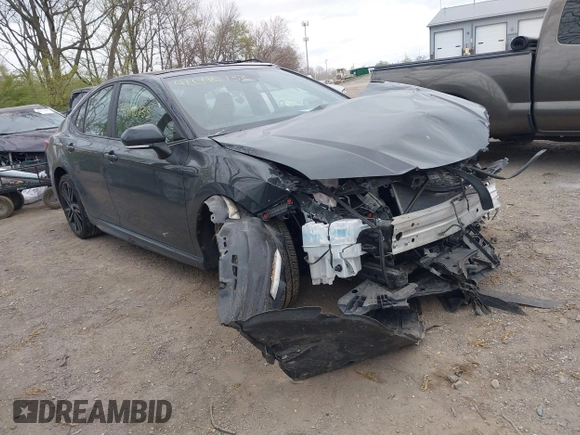 2025 Toyota Camry LE z VIN 4T1DBADK6SU509451, wystawiony jako IAAI lot #42040733 z przebiegiem 22 091 mil mil oraz . Historia ofert i sprzedaży dostępna na DreamBid. Obrazek 1.