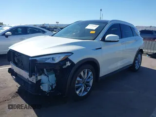 2020 Infiniti QX50 Luxe z VIN 3PCAJ5M38LF102168, wystawiony jako IAAI lot #42303489 z przebiegiem 24 910 mil mil oraz . Historia ofert i sprzedaży dostępna na DreamBid. Obrazek 18.
