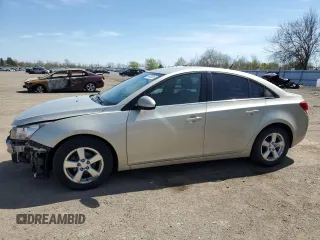 2014 Chevrolet Cruze 2LT z VIN 1G1PE5SB3E7321677, wystawiony jako Copart lot #54555055 z przebiegiem 154 093 mil mil oraz Szkoda całkowita • Salvage title. Historia ofert i sprzedaży dostępna na DreamBid. Obrazek 1.