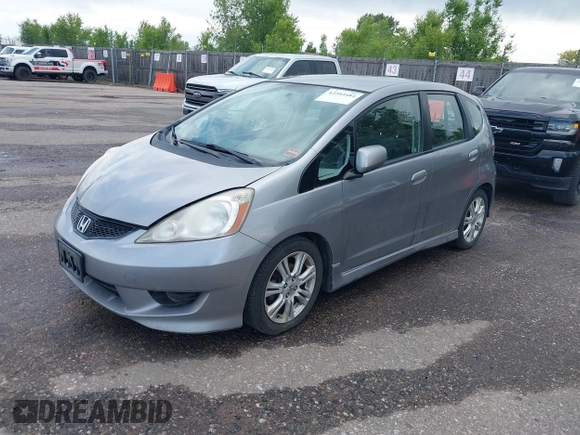 2010 Honda Fit Sport с VIN JHMGE8H43AS026506, выставлен на аукционе IAAI как лот 42393484 с пробегом 270 599 миль миль и . История ставок и продаж доступна на DreamBid. Изображение 2.