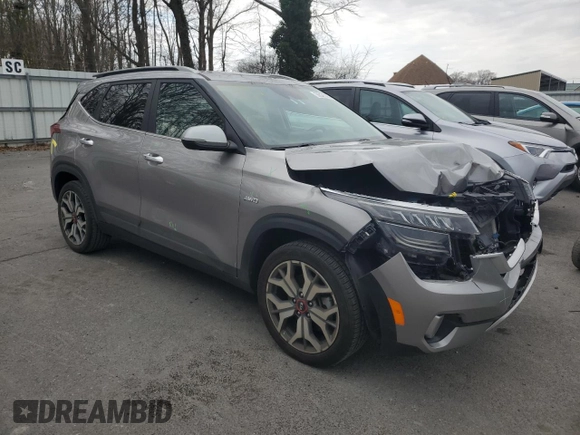2021 Kia Seltos SX with VIN KNDETCA29M7188710, listed as a Copart auction lot 50831985 with 46,881 mi miles and Salvage Title. Bid and sale history available at carsss.com. Image 4.