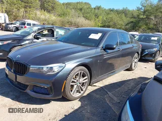 2017 BMW 7 Series 740i z VIN WBA7E2C57HG739465, wystawiony jako IAAI lot #41764778 z przebiegiem 84 814 mil mil oraz . Historia ofert i sprzedaży dostępna na DreamBid. Obrazek 2.
