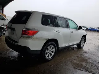 2013 Toyota Highlander with VIN 5TDZA3EH8DS040107, listed as a Copart auction lot 84762504 with 283,954 mi miles and Salvage Title. Bid and sale history available at carsss.com. Image 3.