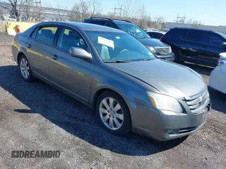 2006 Toyota Avalon XL with VIN 4T1BK36B66U152021, listed as a IAAI auction lot 41908367 with 176,467 mi miles. Bid and sale history available at carsss.com. Image 1.