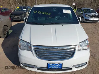 2014 Chrysler Town & Country S with VIN 2C4RC1HG7ER109008, listed as a IAAI auction lot 41908037 with 176,633 mi miles. Bid and sale history available at carsss.com. Image 6.