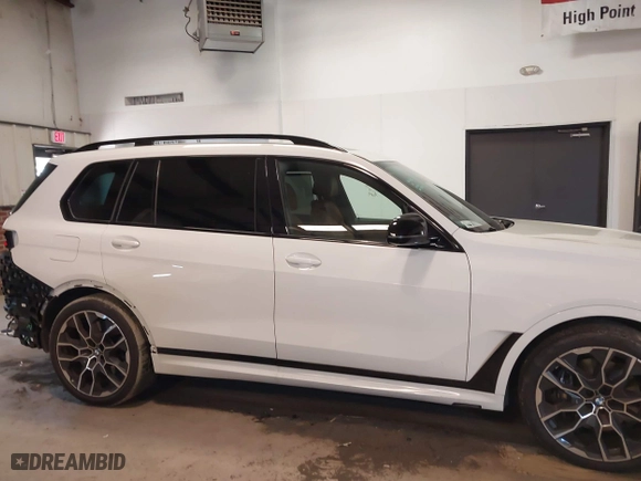 2024 BMW X7 M60i with VIN 5UX33EM04R9T72699, listed as a IAAI auction lot 41296464 with 39,785 mi miles. Bid and sale history available at carsss.com. Image 14.