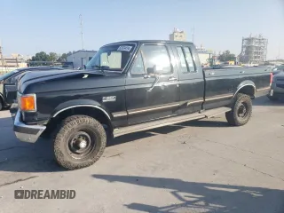 1988 Ford F-250 with VIN 1FTHX26M5JKA25728, listed as a Copart auction lot 62624414 with 41,822 mi miles and Salvage Title. Bid and sale history available at carsss.com. Image 1.